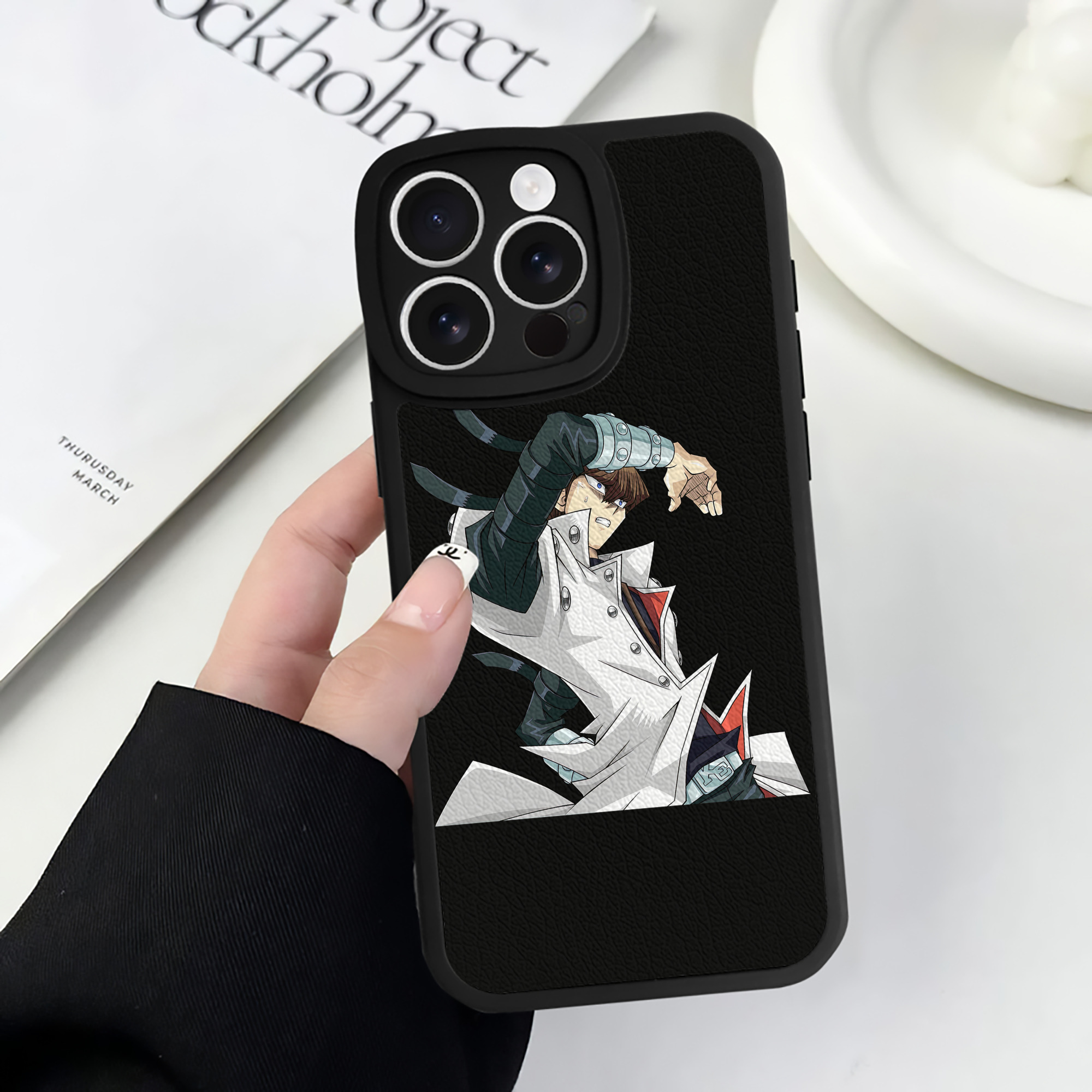 （画像用） 遊☆戯☆王 Yu-Gi-Oh! 【iPhone 16シリーズ対応】シリコンスマホケース（レザー調） 材質：シリコン